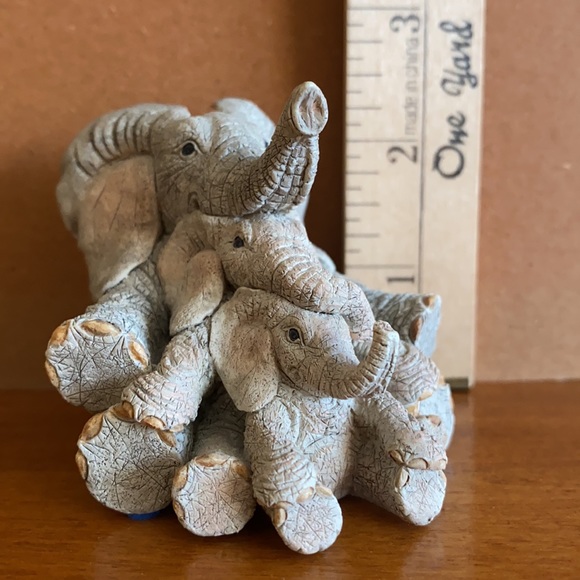Tuskers Family Tree Elephant Figurine - Picture 2 of 10